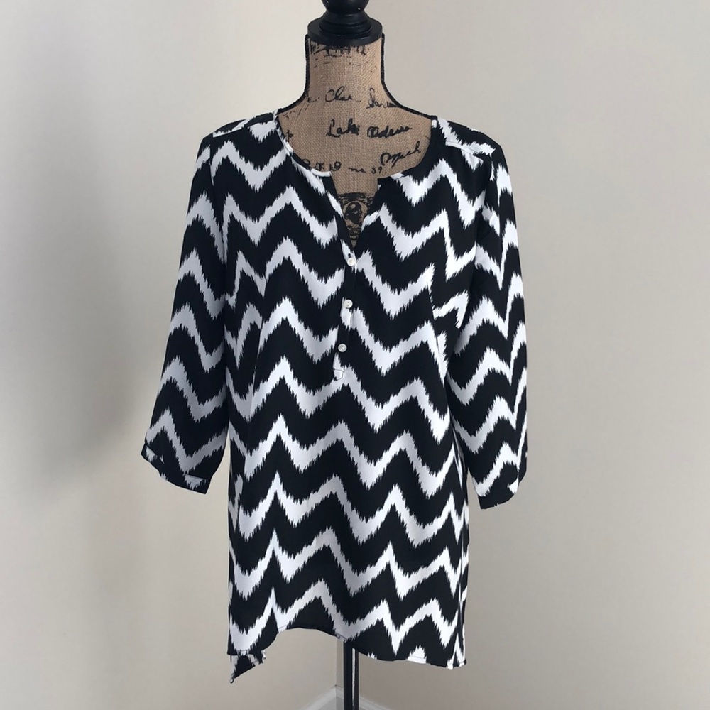 14th & Union Black and White Chevron Top